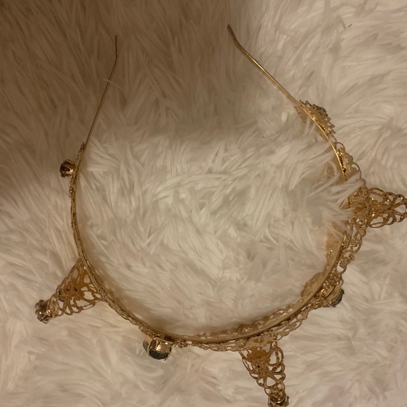 Urban Outfitters Crown - Picture 3 of 3